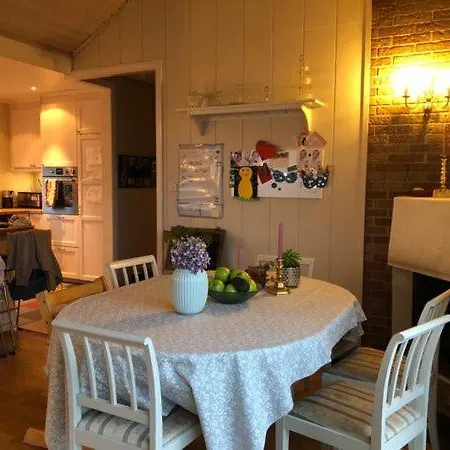 Idyllic House&garden, Urban&quiet Area, Free Car Parking Holiday home *