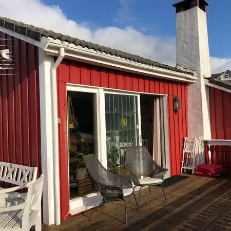 Feriehus Idyllic House&garden, Urban&quiet Area, Free Car Parking *